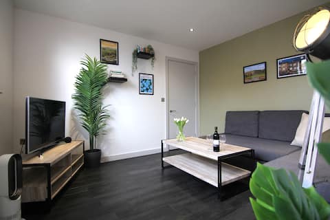 Top performing Airbnb: West Bar Penthouse: FREE Parking in Sheffield
