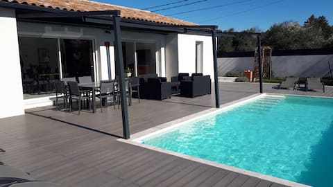 Blauzac (Uzès), air-conditioned villa, private pool.