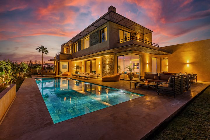 Villa 103 - Luxury Getaway - Private Jacuzzi - Marrakech