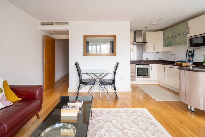 Modern Apartment Putney Barnes Self check in gallery image 3