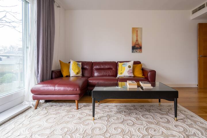 Modern Apartment Putney Barnes Self check in gallery image 5