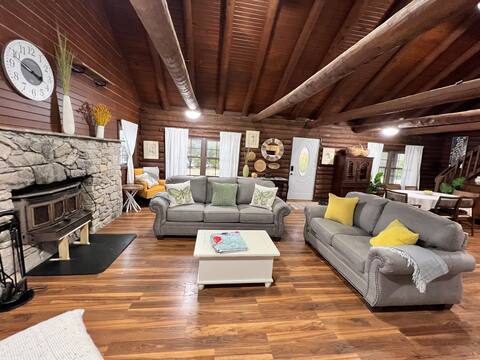 Cozy cabin on 10 acres w/ pond