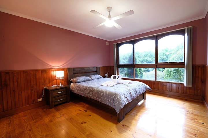 Valley Views farm house-A