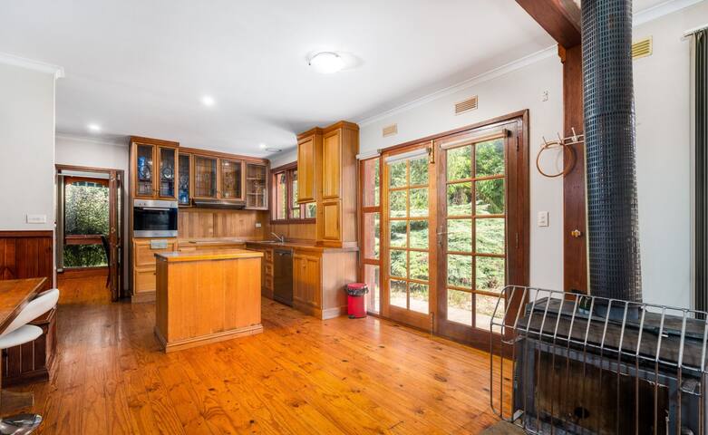 Valley Views farm house-A gallery image 3