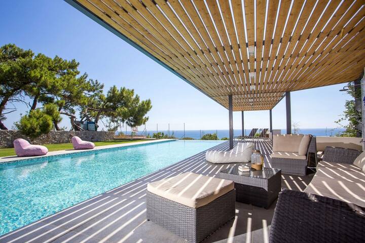 Seaview luxury villa with Basketball court gallery image 2