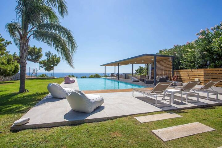 Seaview luxury villa with Basketball court gallery image 4