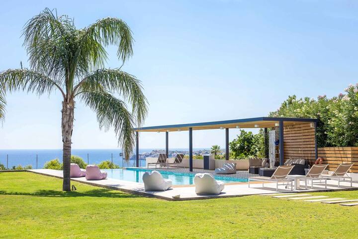 Seaview luxury villa with Basketball court