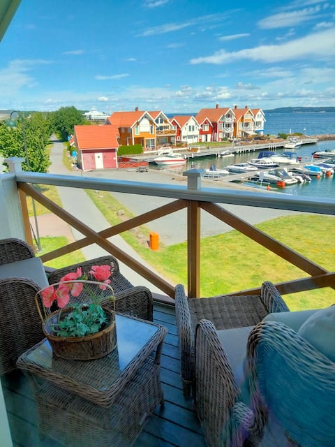 Appartment on the waterfront .