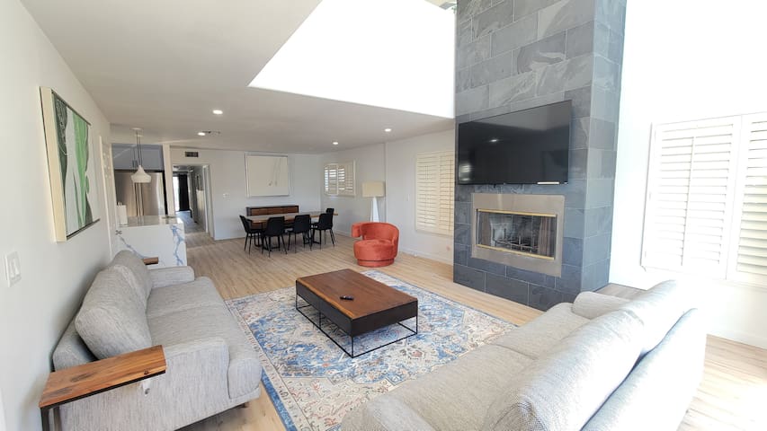 Bright 5 bdroom 3 bath w/Rooftop Deck by the Beach