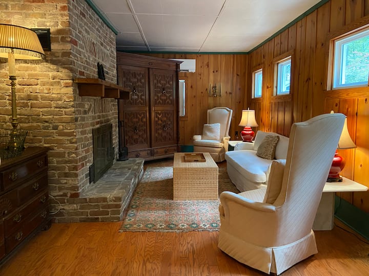 Little Bird Cottage Guesthouses for Rent in Sewanee, Tennessee