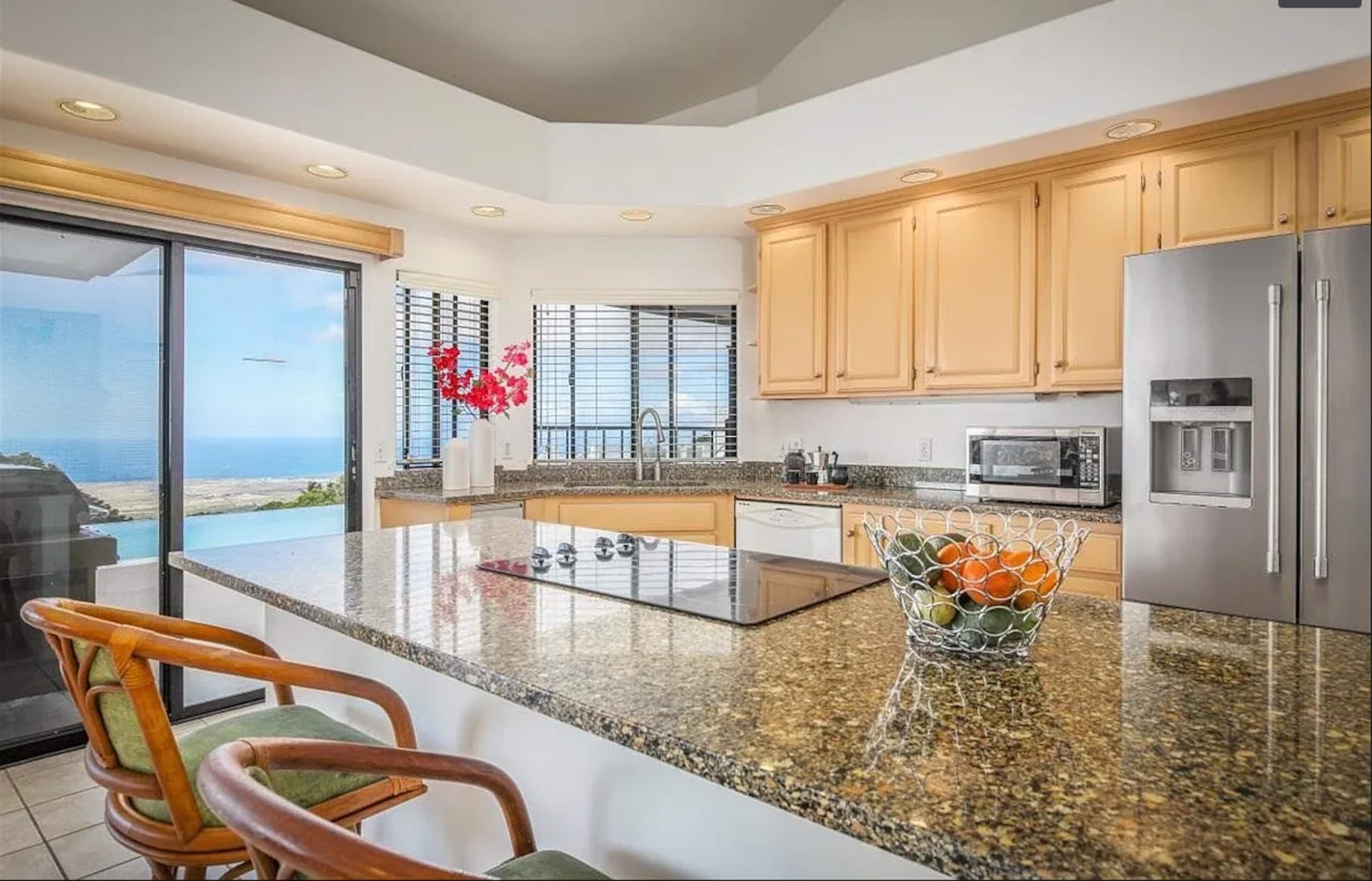 Home in Holualoa · ★4.84 · 2 bedrooms · 5 beds · 2 private baths - Image 9
