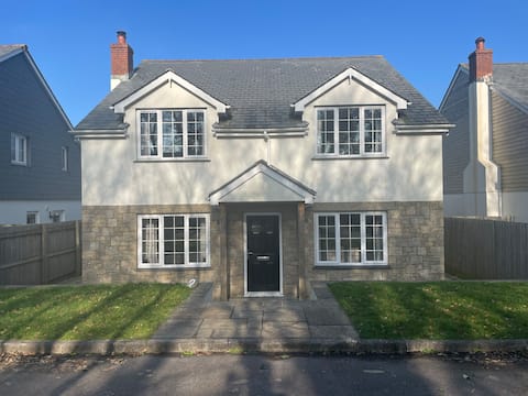 Modern, large family home, Tehidy nr Portreath