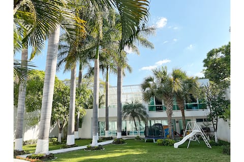 Casa Angie - House pool party