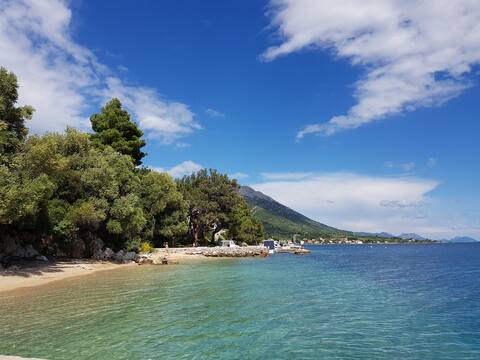 A sea captain's villa, beside the sea with views!