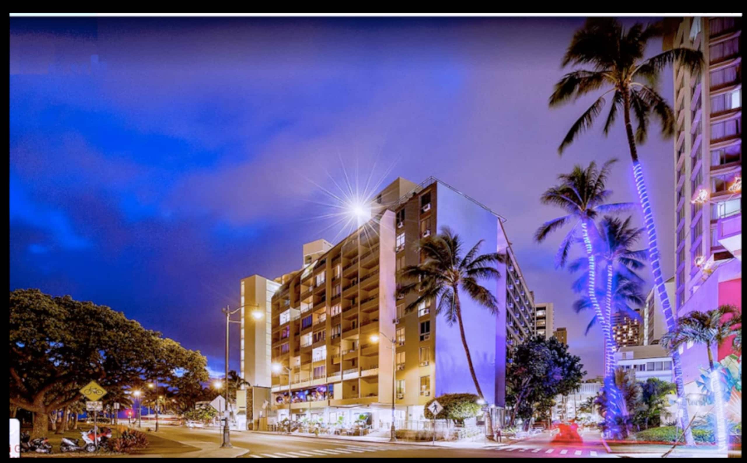 Fabulous location Waikiki Grand Hotel - Image 31