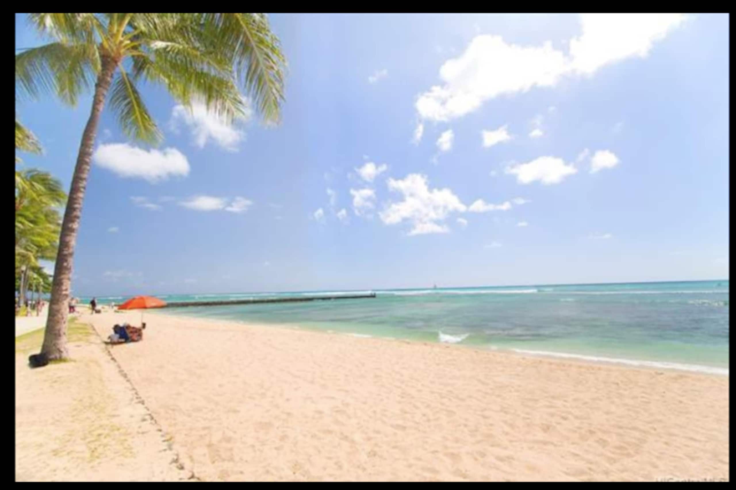 Fabulous location Waikiki Grand Hotel - Image 28
