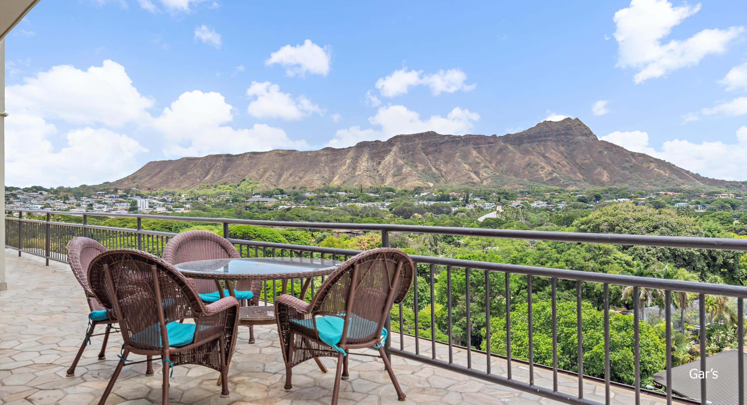 Fabulous location Waikiki Grand Hotel - Image 17
