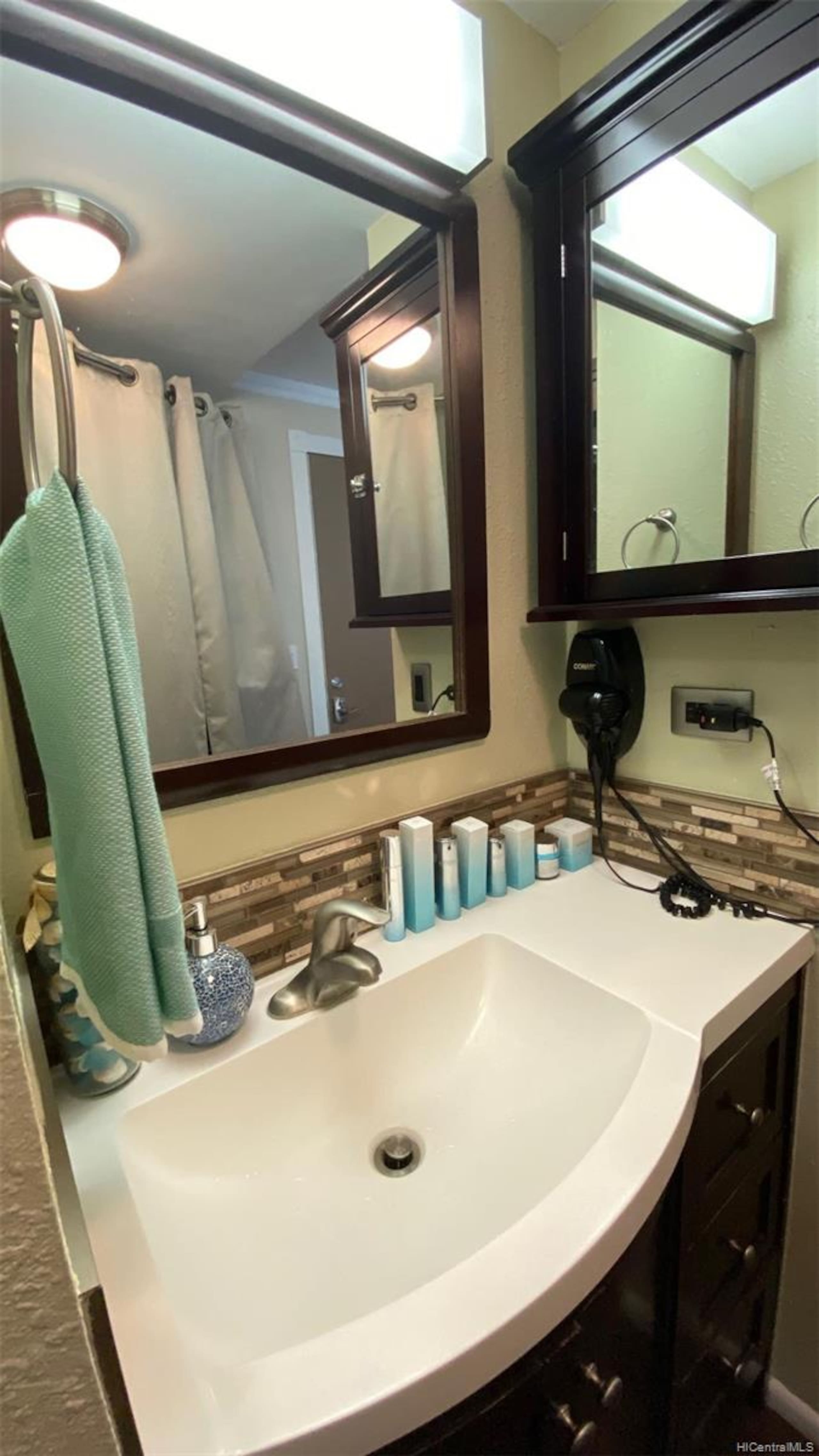Fabulous location Waikiki Grand Hotel - Image 8