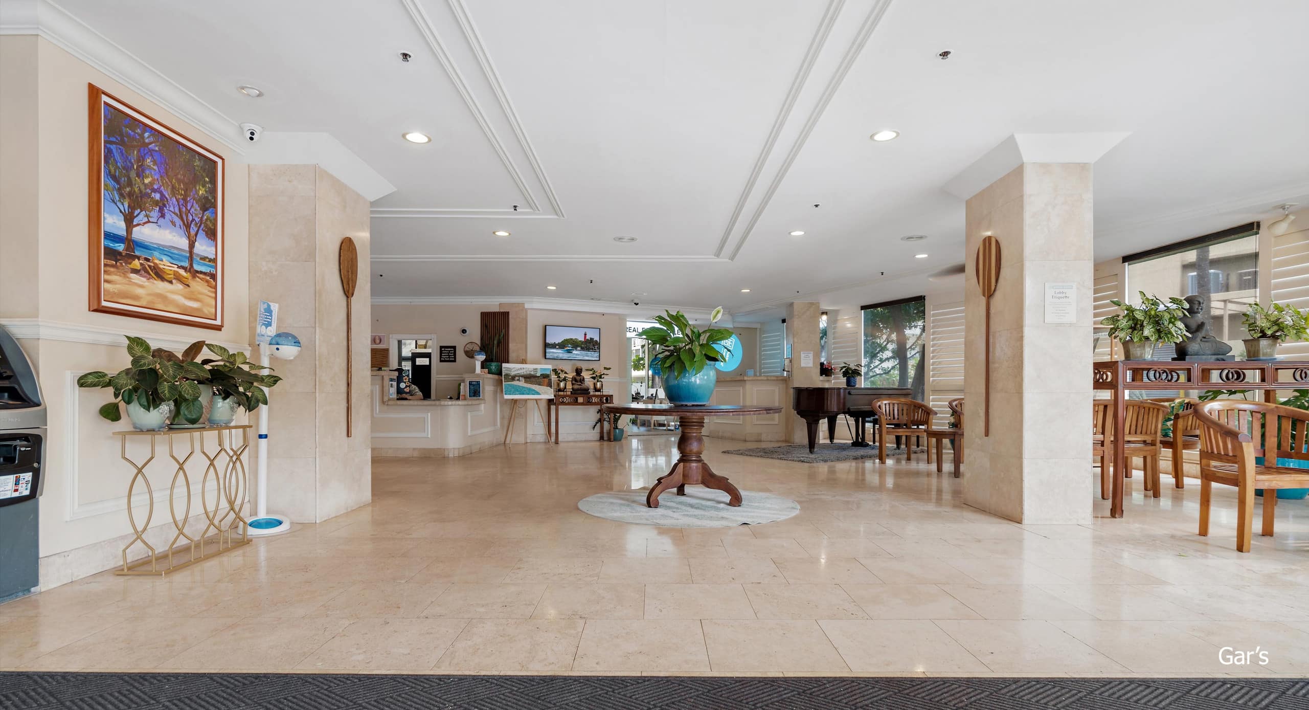 Fabulous location Waikiki Grand Hotel - Image 21