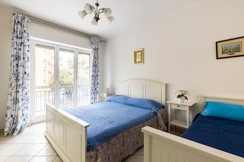 [ apartment with garage], free parking, 20mt beach