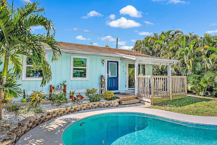Charming Bungalow w/ Pool in North Palm Beach
