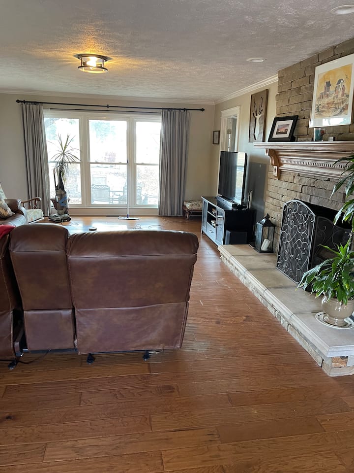 Hilltop Oasis - Tahlequah, OK