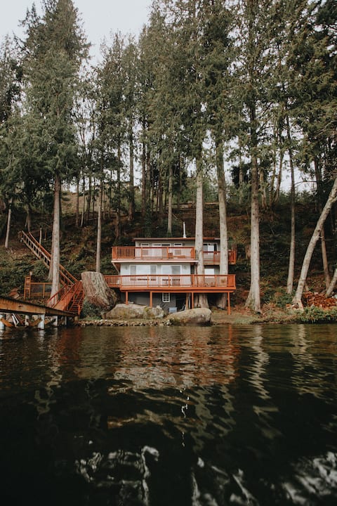 Lakefront Cabin on Lake Whatcom - Private