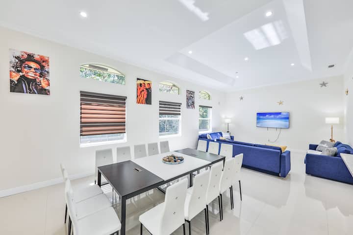 Luxury 5BR Villa near Hard Rock Casino