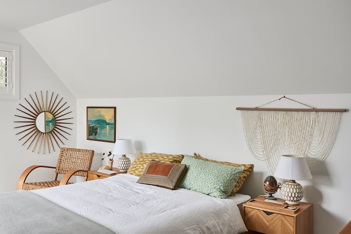 Изпълнена със светлина спалня