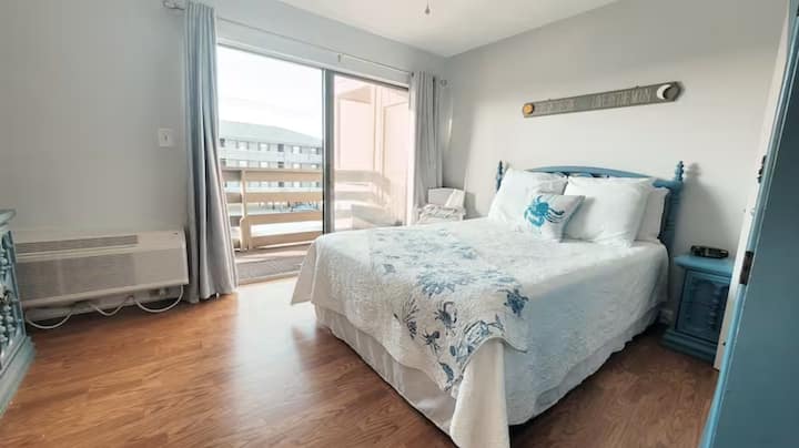 Garden City Guest House Cozy Condo-steps From Pier - Garden City, SC