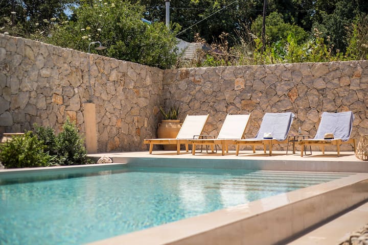 Álas IV Private pool SUITE