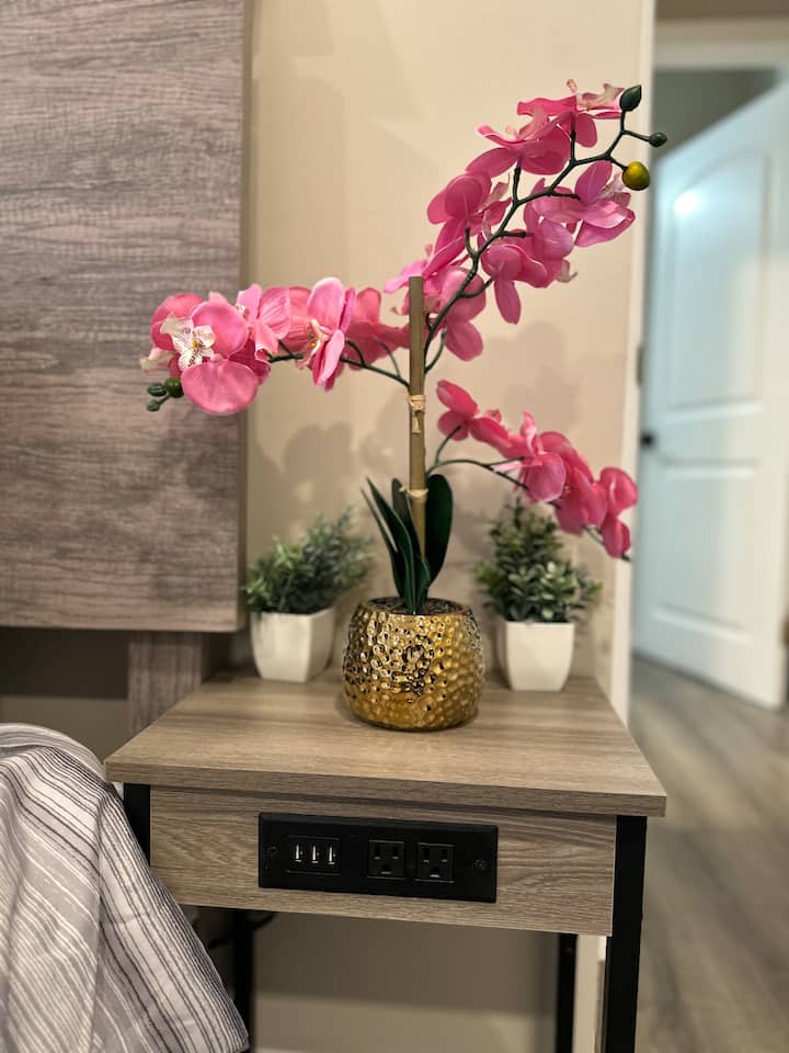 секоја соба има 2 ноќевања со usb и приклучок за полнење на вашите уреди. 