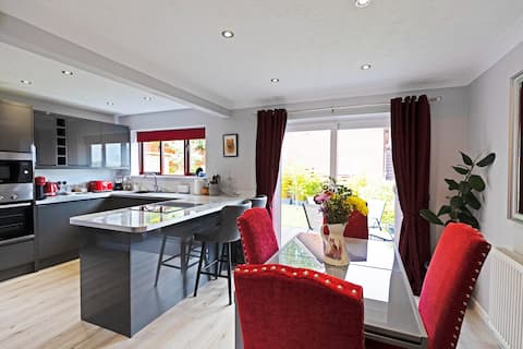 Entire Beautiful 3 Bedroom Home Malvern EV Charger