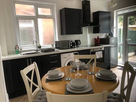 15 Comfort House 2 bed parking contractor Hospital