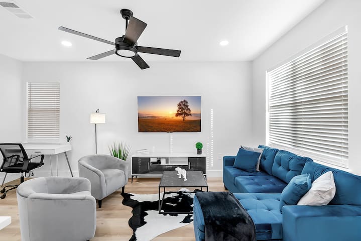 Cozy & Spacious 2 Homes ~ Free Parking ~ 11 beds