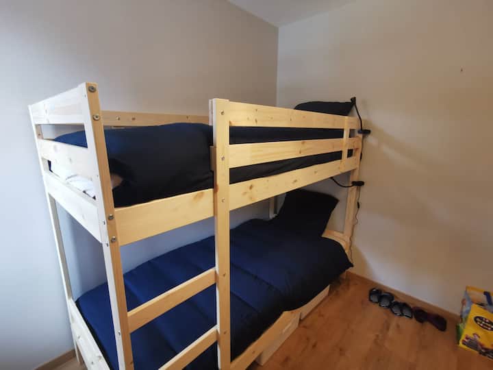 غرفة نوم 2 بأربعة أسرّة بطابقين