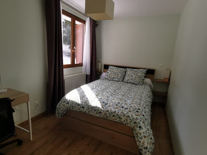 غرفة نوم 1 تضم سرير مزدوج