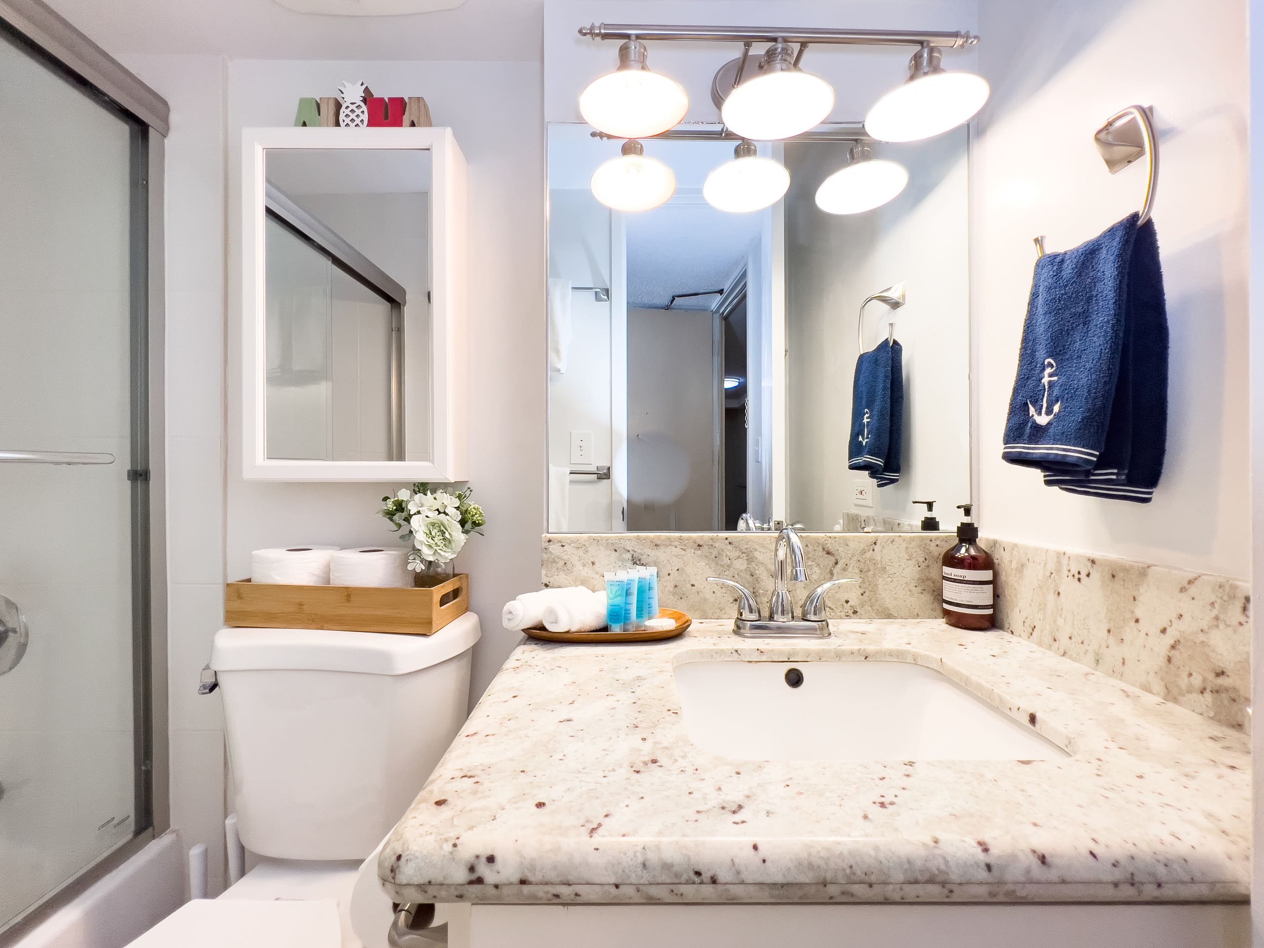 Condo in Honolulu · ★4.87 · 1 bedroom · 2 beds · 1 private bath - Image 12