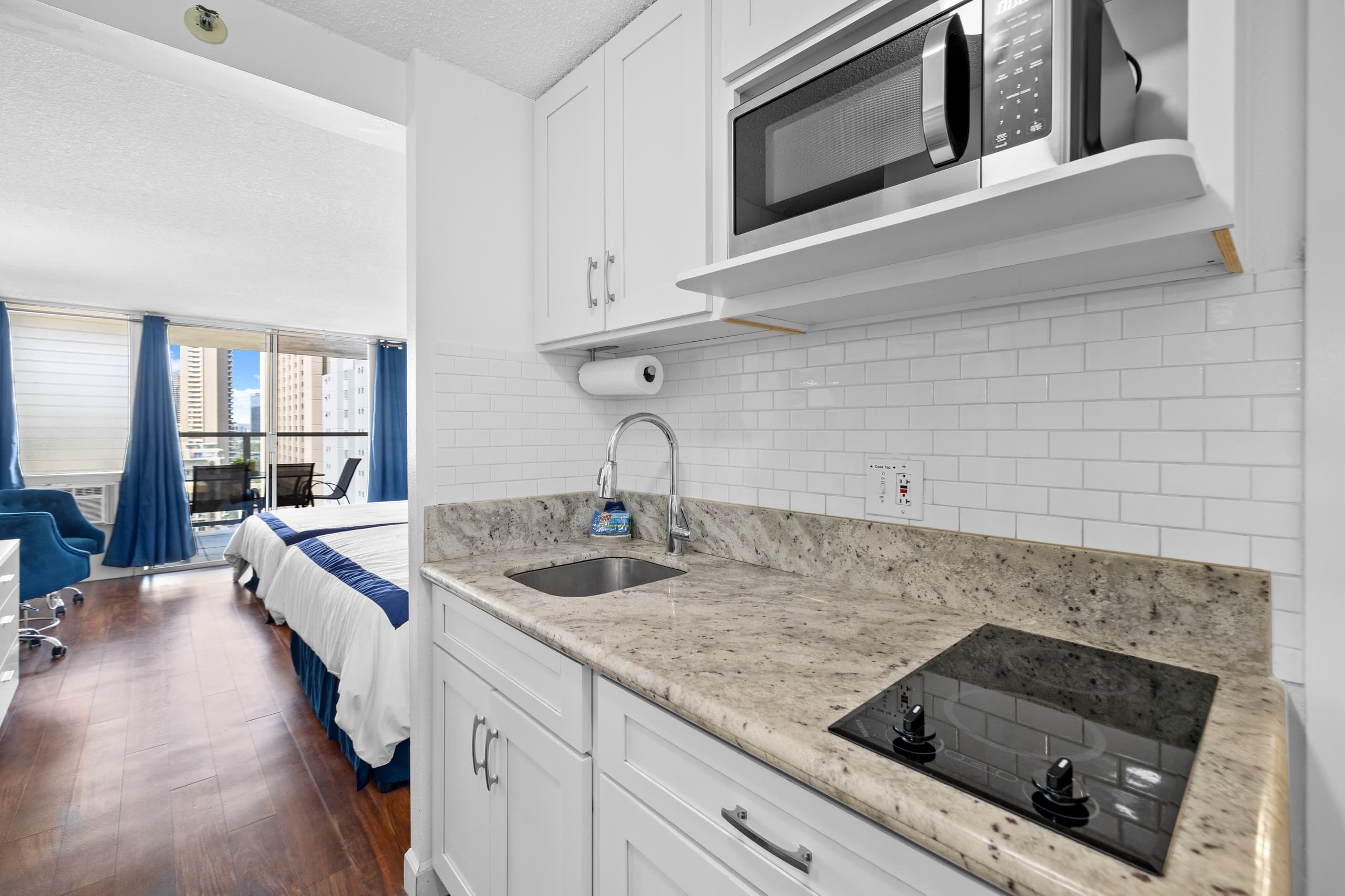 Condo in Honolulu · ★4.87 · 1 bedroom · 2 beds · 1 private bath - Image 4