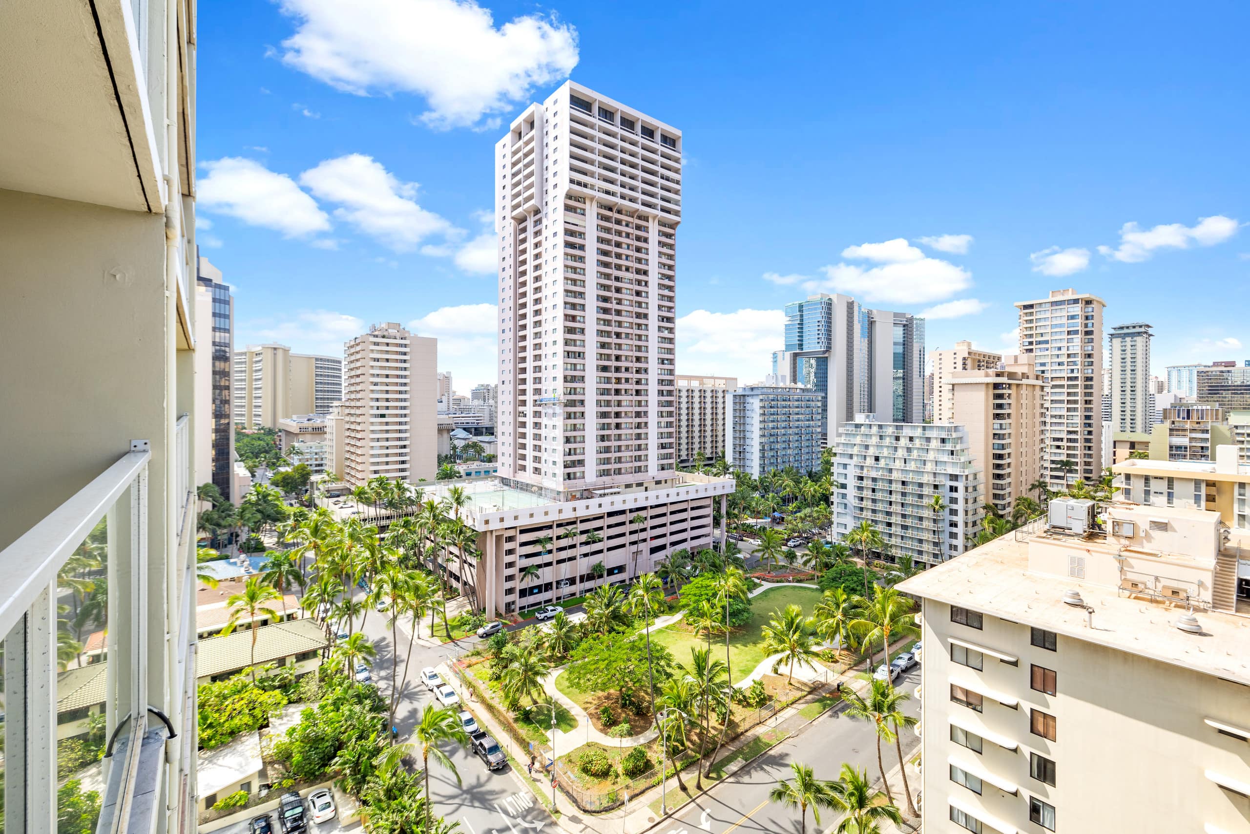 Condo in Honolulu · ★4.87 · 1 bedroom · 2 beds · 1 private bath - Image 18