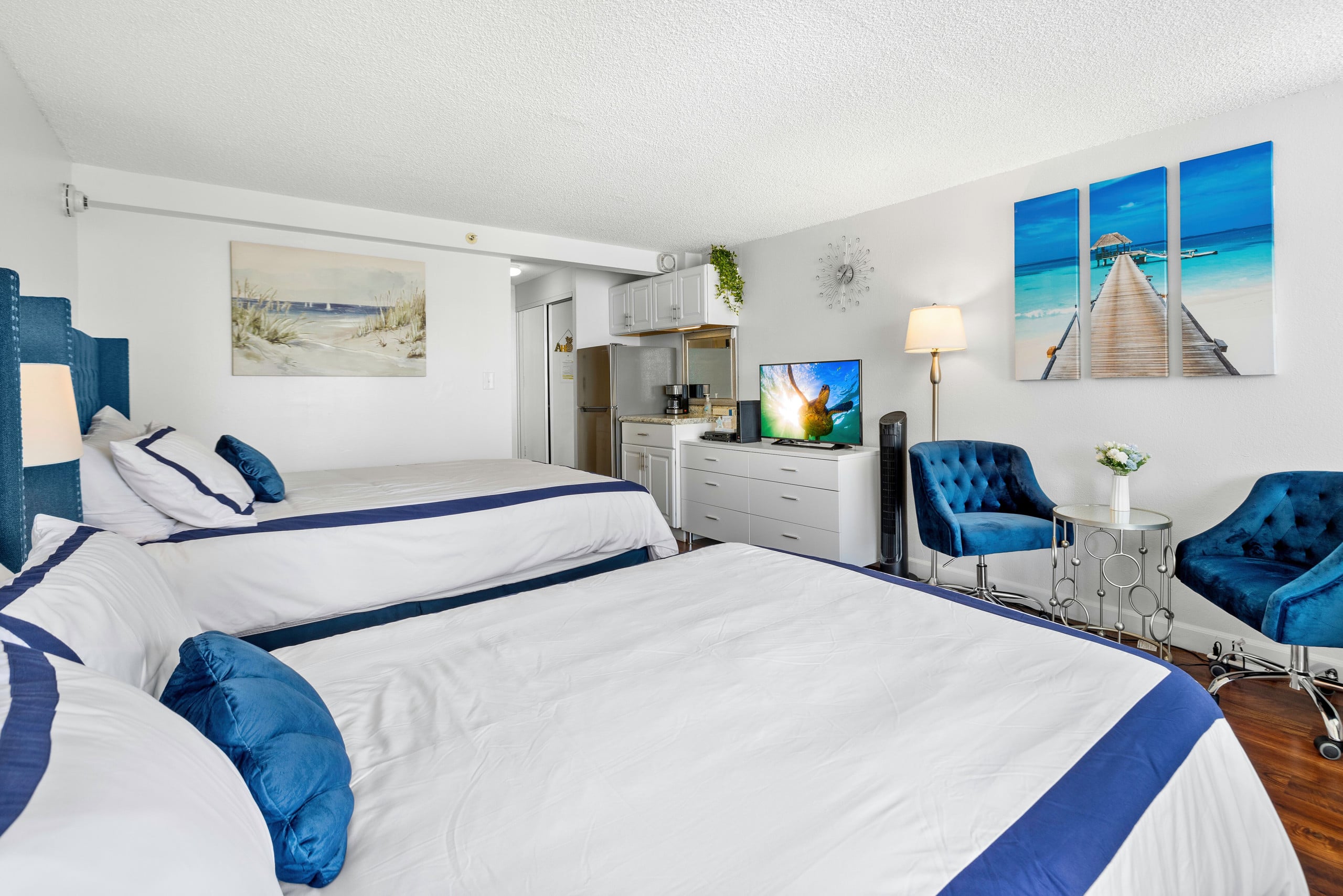 Condo in Honolulu · ★4.87 · 1 bedroom · 2 beds · 1 private bath - Image 11
