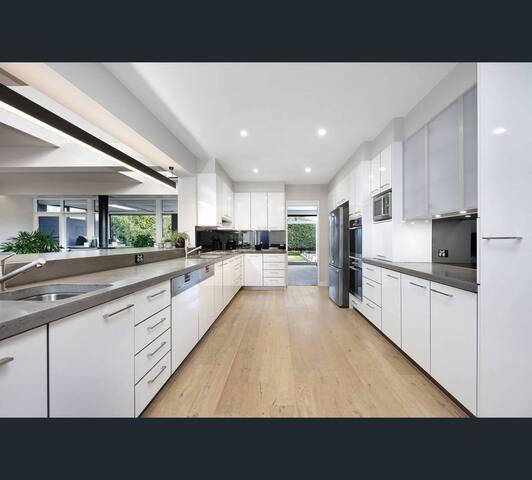 Family and resort-style setting gallery image 4