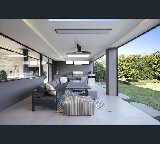 Family and resort-style setting gallery image 3