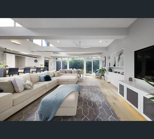 Family and resort-style setting gallery image 5