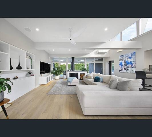 Family and resort-style setting gallery image 2