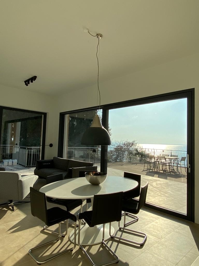 Successful Airbnb property: Lakehouse 68, with private jetty. in Bardolino