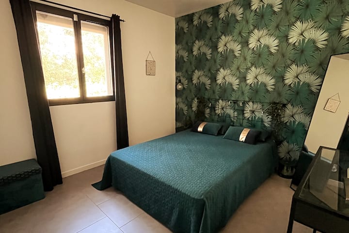 1号绿色房间： 140张双人床和衣柜