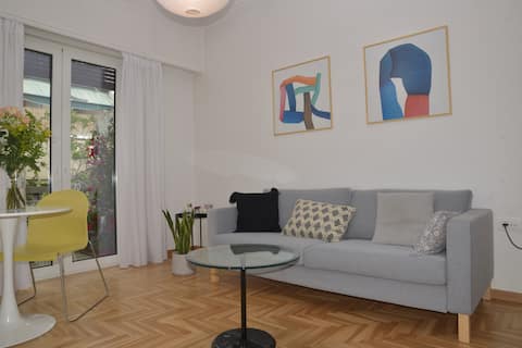 Top performing Airbnb: Flat White in ΒΑΤΡΑΧΟΝΗΣΙ