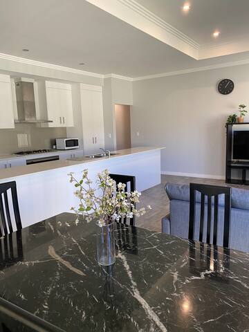 Clean&Comfy house C in Perth,close to CBD&Airport