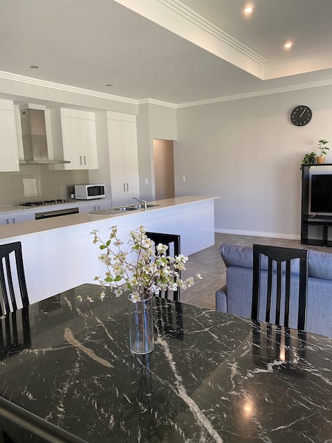 Clean&Comfy house C in Perth,close to CBD&Airport